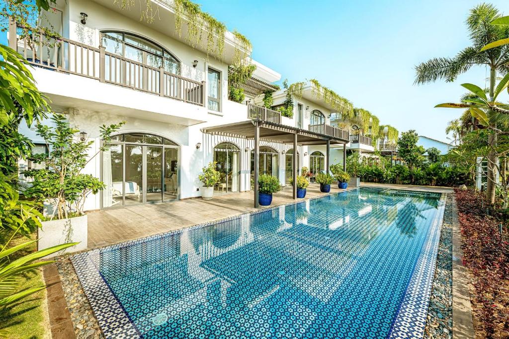 Sunset Sanato Resort & Villas – Phu Quoc
